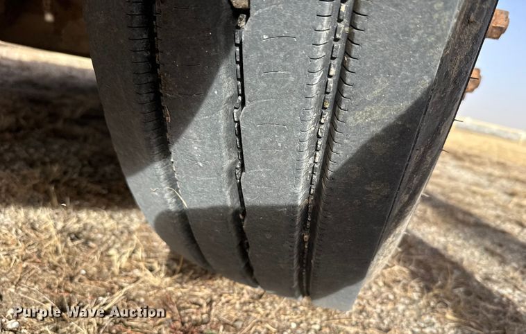 image for item EU6497 2005 Freightliner Columbia 120 semi truck