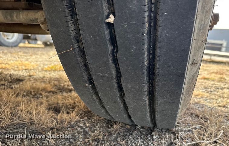 image for item EU6497 2005 Freightliner Columbia 120 semi truck