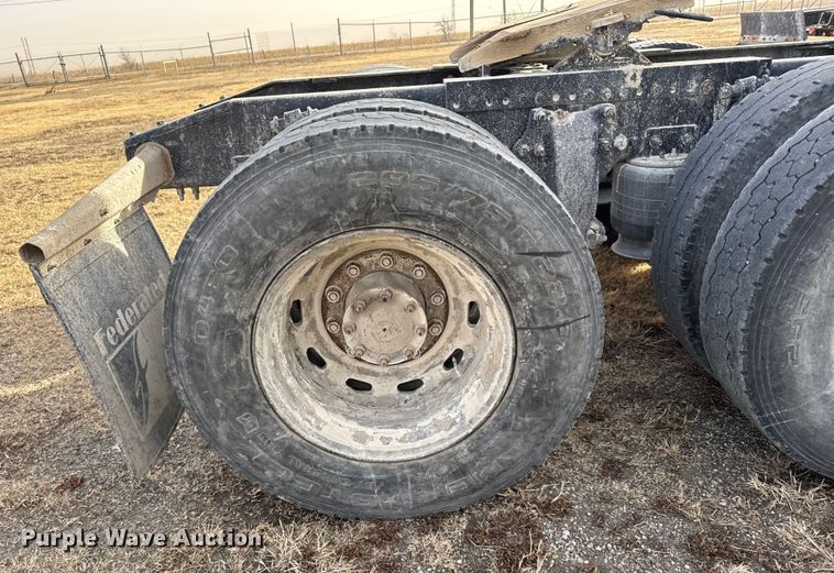 image for item EU6497 2005 Freightliner Columbia 120 semi truck