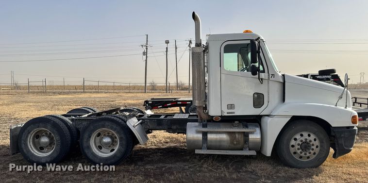 image for item EU6498 2007 Freightliner Century Class semi truck