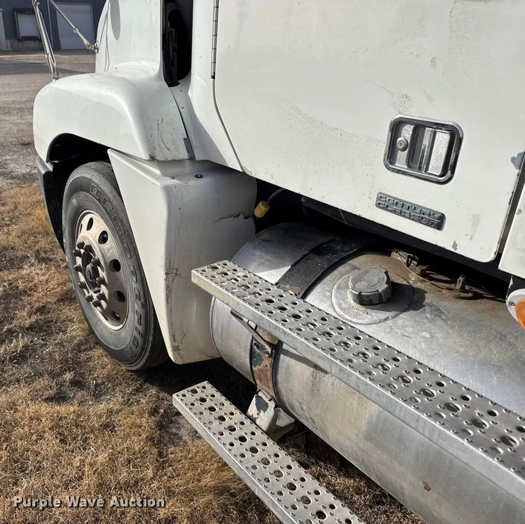 image for item EU6498 2007 Freightliner Century Class semi truck