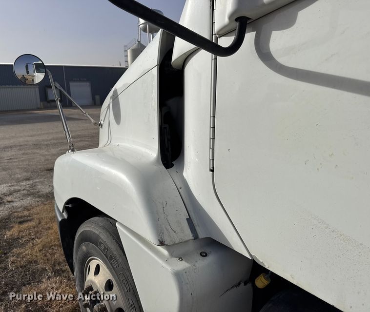 image for item EU6498 2007 Freightliner Century Class semi truck