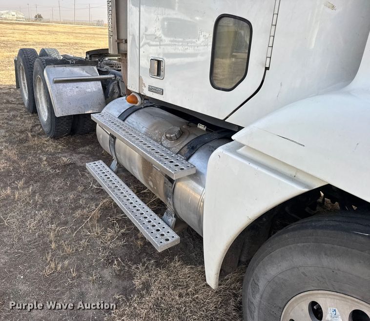 image for item EU6498 2007 Freightliner Century Class semi truck