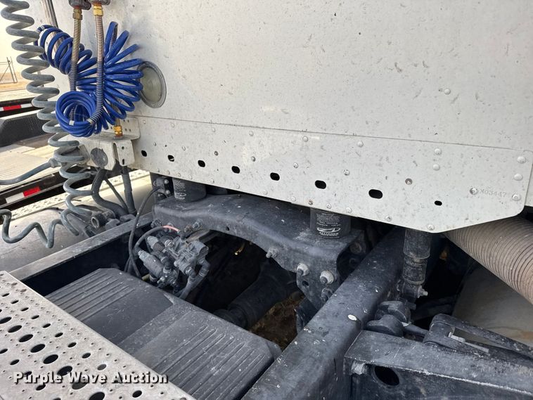 image for item EU6498 2007 Freightliner Century Class semi truck