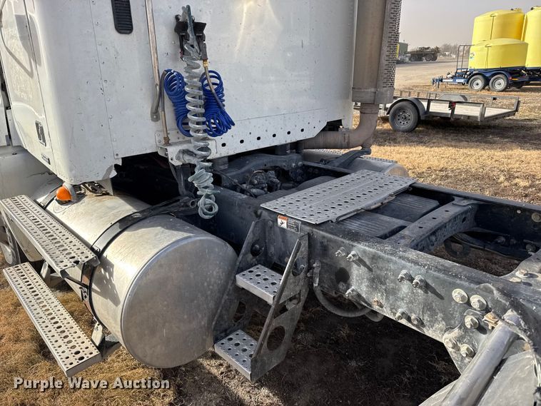 image for item EU6498 2007 Freightliner Century Class semi truck