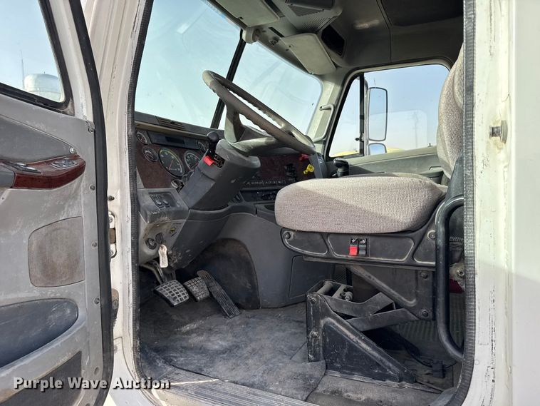 image for item EU6498 2007 Freightliner Century Class semi truck