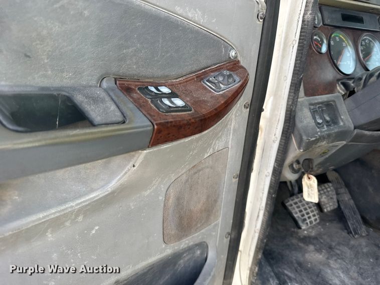 image for item EU6498 2007 Freightliner Century Class semi truck