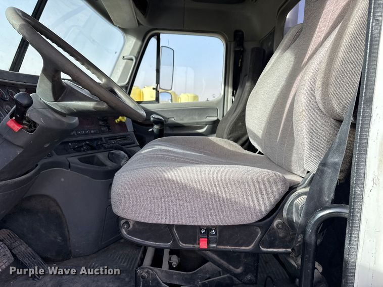 image for item EU6498 2007 Freightliner Century Class semi truck