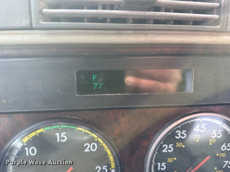 image for item EU6498 2007 Freightliner Century Class semi truck