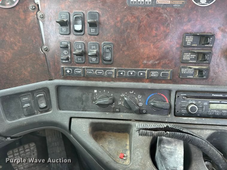 image for item EU6498 2007 Freightliner Century Class semi truck