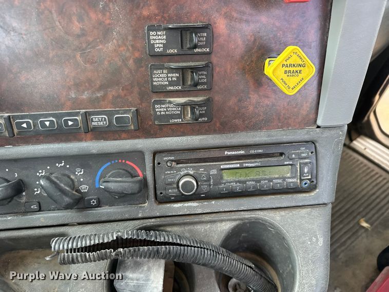 image for item EU6498 2007 Freightliner Century Class semi truck