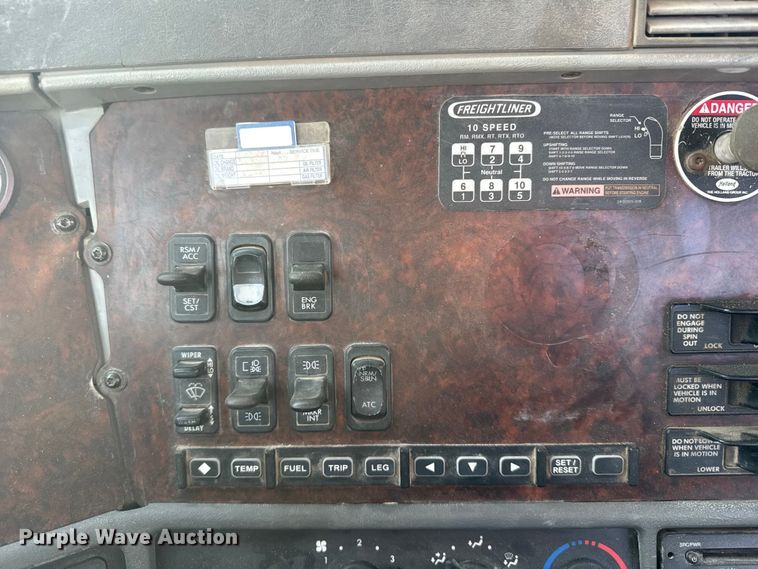 image for item EU6498 2007 Freightliner Century Class semi truck