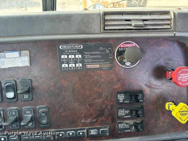 image for item EU6498 2007 Freightliner Century Class semi truck