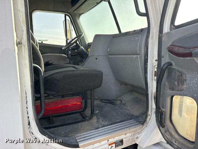 image for item EU6498 2007 Freightliner Century Class semi truck