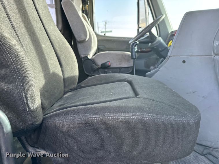 image for item EU6498 2007 Freightliner Century Class semi truck