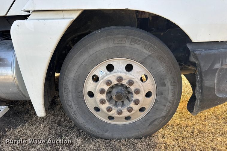 image for item EU6498 2007 Freightliner Century Class semi truck