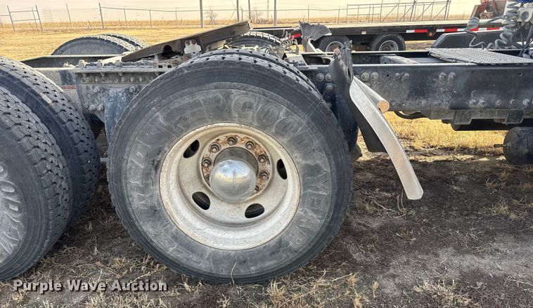 image for item EU6498 2007 Freightliner Century Class semi truck