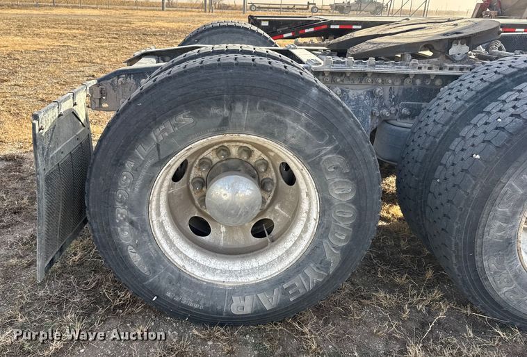 image for item EU6498 2007 Freightliner Century Class semi truck