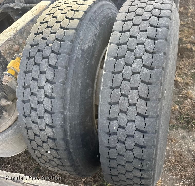 image for item EU6498 2007 Freightliner Century Class semi truck