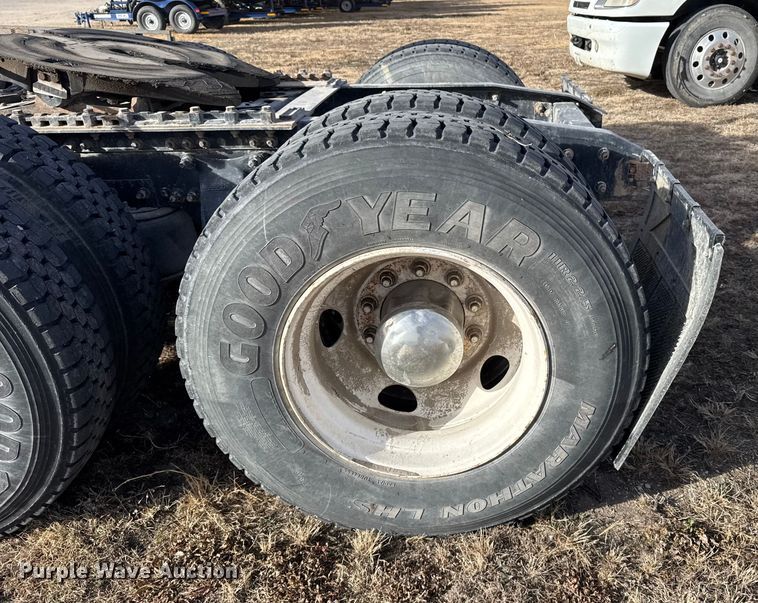 image for item EU6498 2007 Freightliner Century Class semi truck