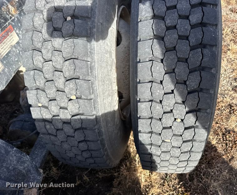 image for item EU6498 2007 Freightliner Century Class semi truck