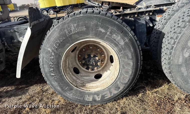 image for item EU6498 2007 Freightliner Century Class semi truck