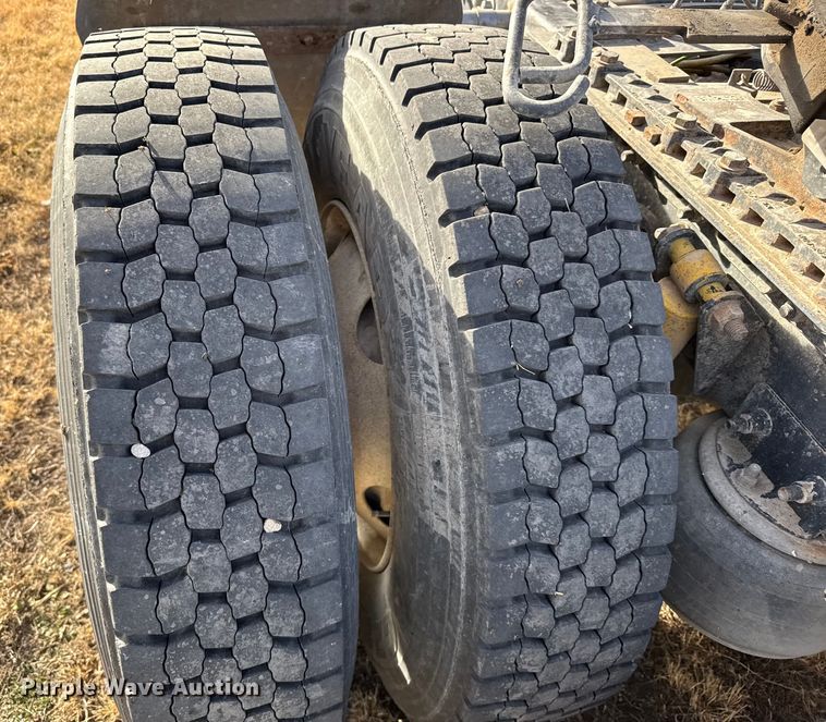 image for item EU6498 2007 Freightliner Century Class semi truck