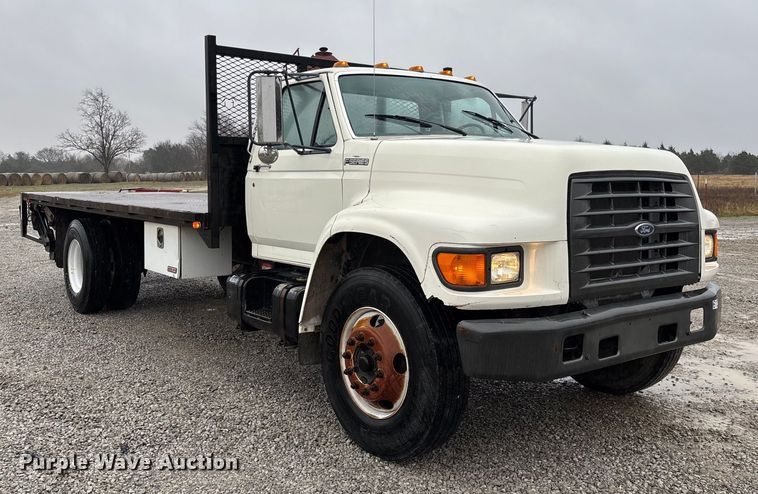image for item EV3362 1998 Ford F700 flatbed truck