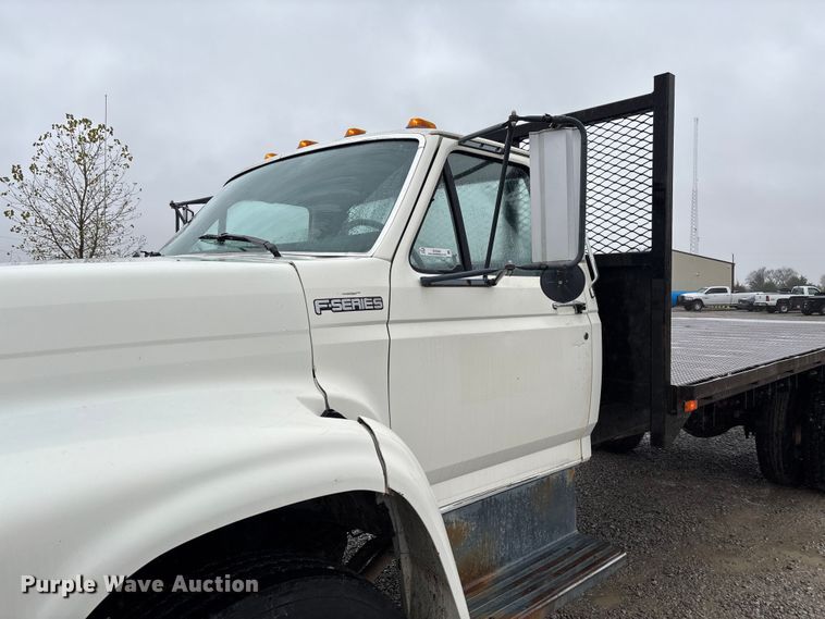 image for item EV3362 1998 Ford F700 flatbed truck