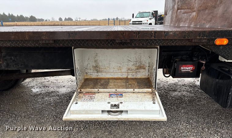 image for item EV3362 1998 Ford F700 flatbed truck