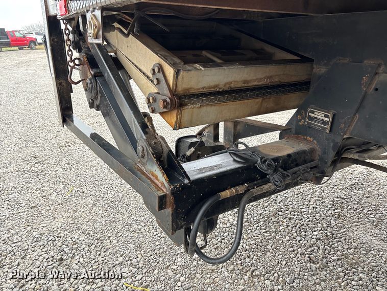 image for item EV3362 1998 Ford F700 flatbed truck