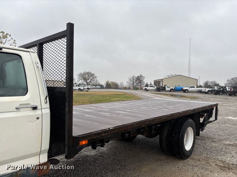 image for item EV3362 1998 Ford F700 flatbed truck