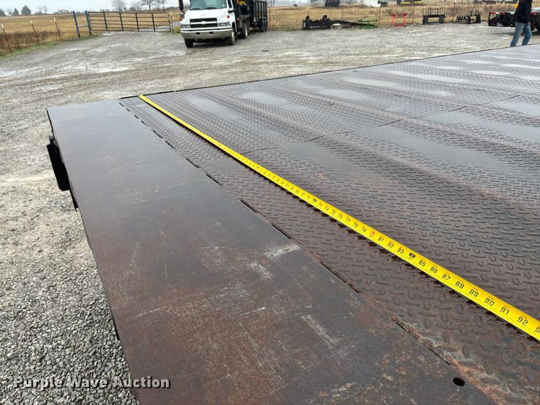 image for item EV3362 1998 Ford F700 flatbed truck