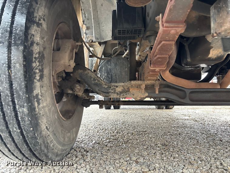 image for item EV3362 1998 Ford F700 flatbed truck