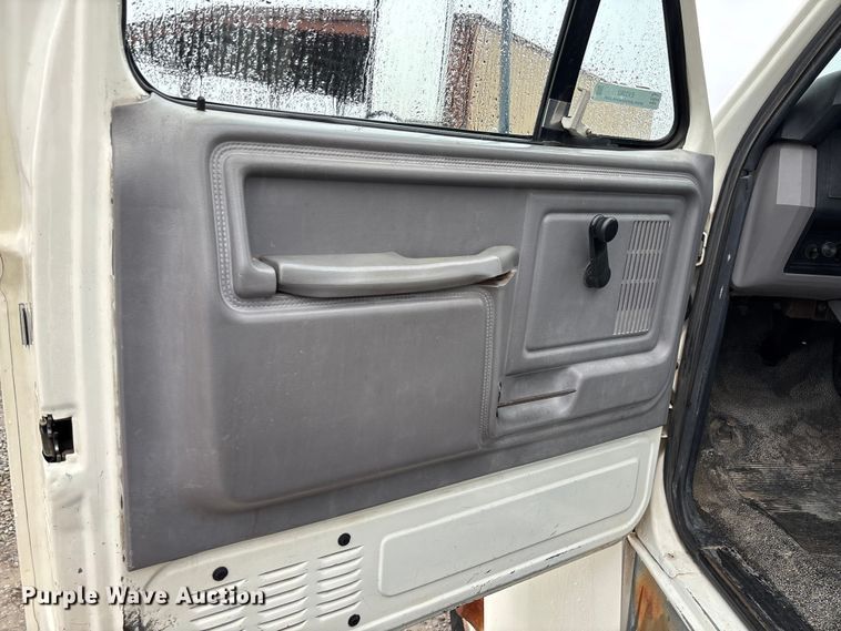 image for item EV3362 1998 Ford F700 flatbed truck