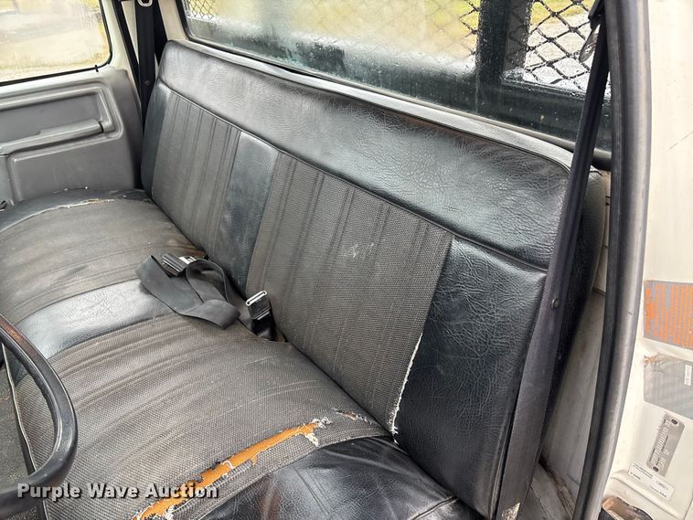 image for item EV3362 1998 Ford F700 flatbed truck