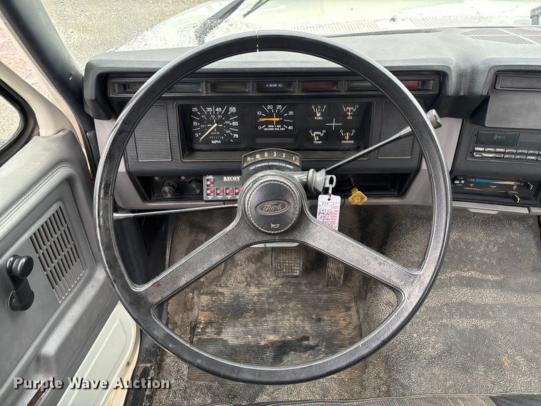 image for item EV3362 1998 Ford F700 flatbed truck