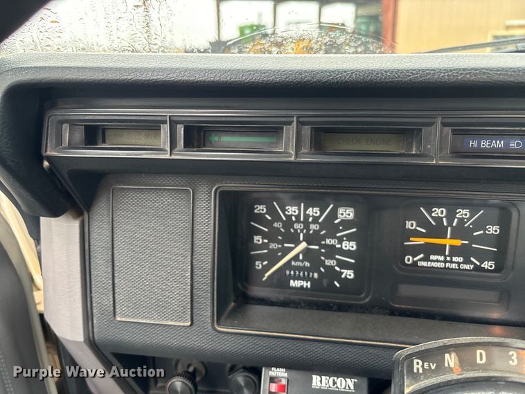 image for item EV3362 1998 Ford F700 flatbed truck