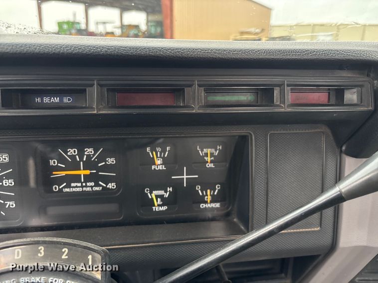 image for item EV3362 1998 Ford F700 flatbed truck