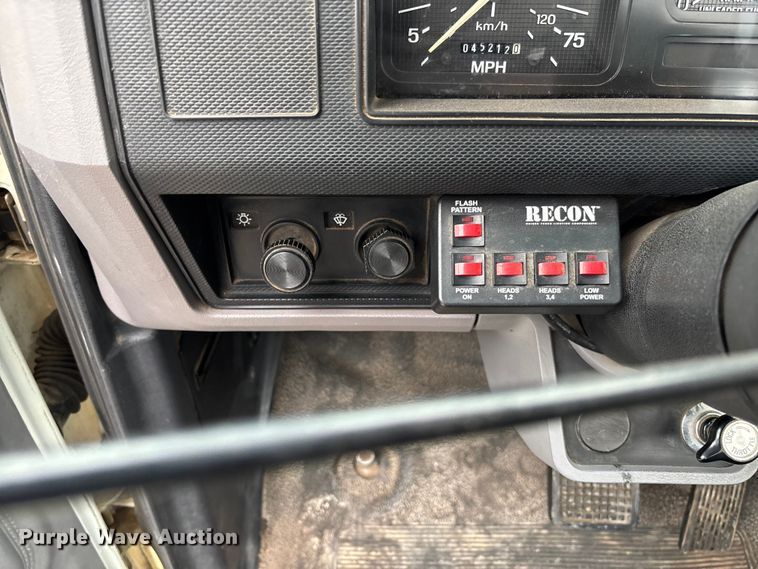 image for item EV3362 1998 Ford F700 flatbed truck