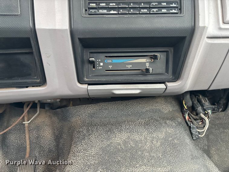 image for item EV3362 1998 Ford F700 flatbed truck