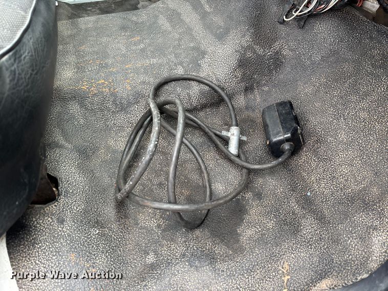 image for item EV3362 1998 Ford F700 flatbed truck