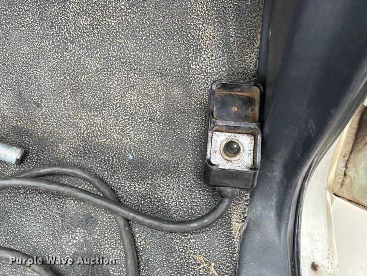 image for item EV3362 1998 Ford F700 flatbed truck