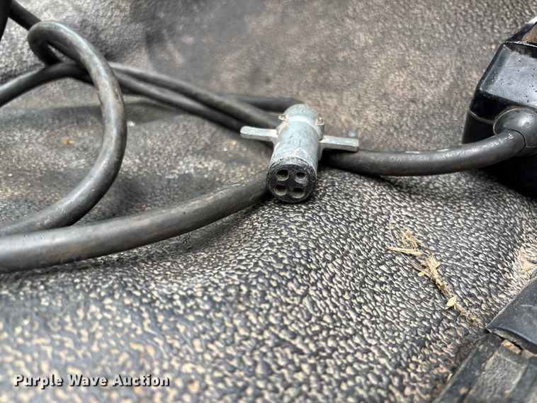 image for item EV3362 1998 Ford F700 flatbed truck