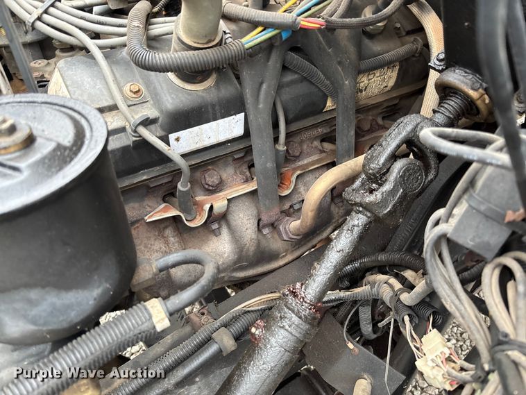 image for item EV3362 1998 Ford F700 flatbed truck