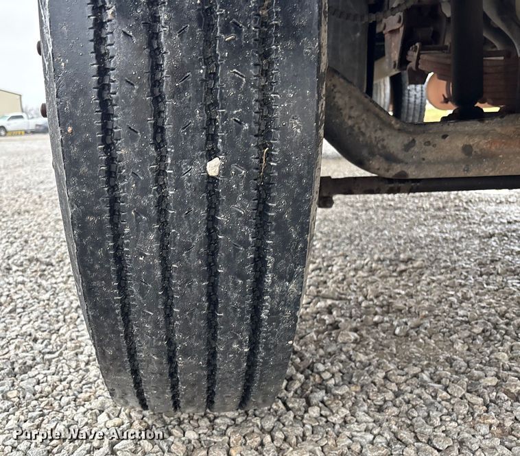 image for item EV3362 1998 Ford F700 flatbed truck