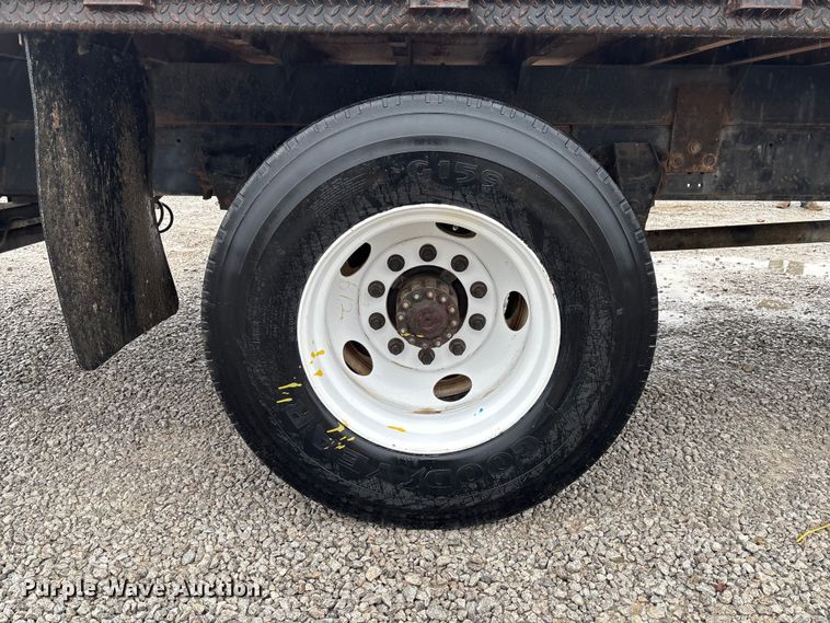 image for item EV3362 1998 Ford F700 flatbed truck