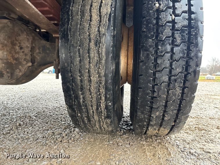 image for item EV3362 1998 Ford F700 flatbed truck