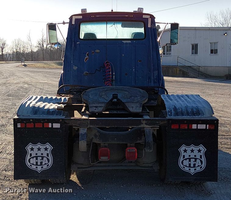 image for item FK0898 1994 Ford L9000 Aero Max semi truck