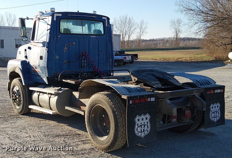 image for item FK0898 1994 Ford L9000 Aero Max semi truck